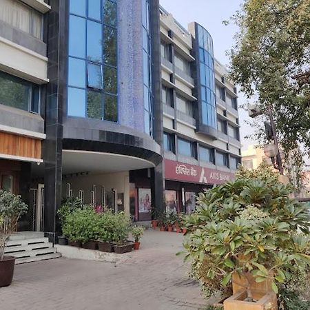 Hotel Crystal Palace Мирут Екстериор снимка