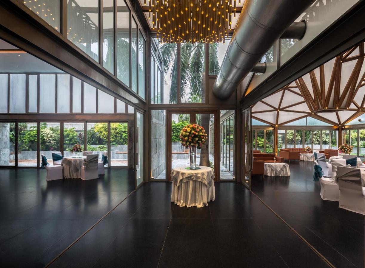 Hotel Crystal Palace Мирут Екстериор снимка