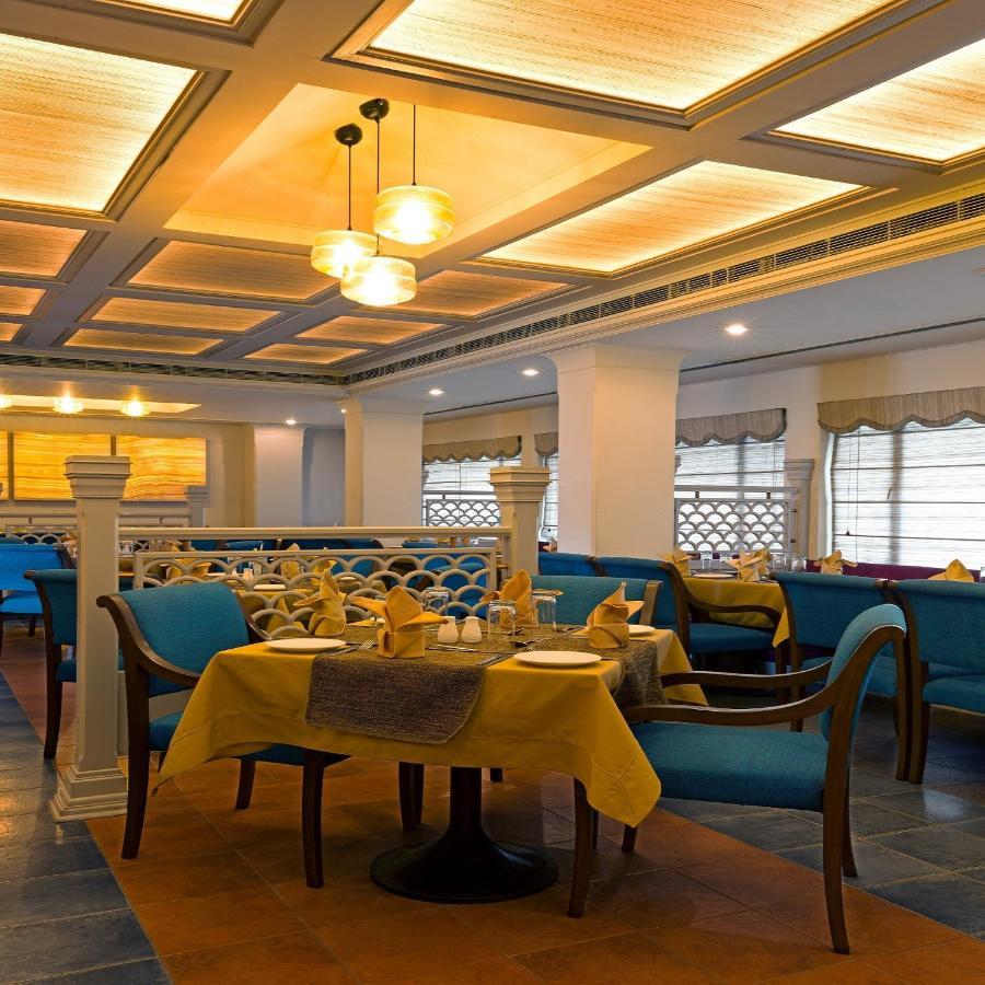 Hotel Crystal Palace Мирут Екстериор снимка