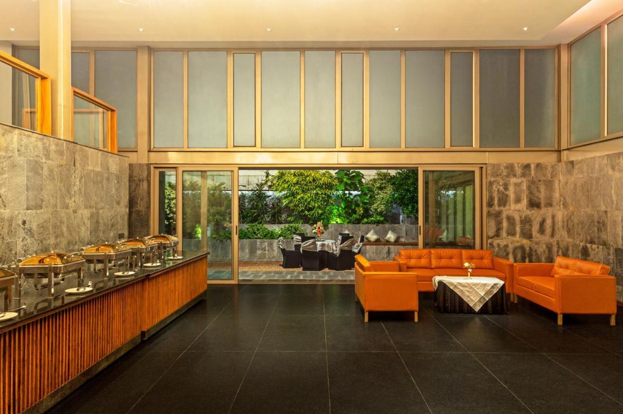 Hotel Crystal Palace Мирут Екстериор снимка