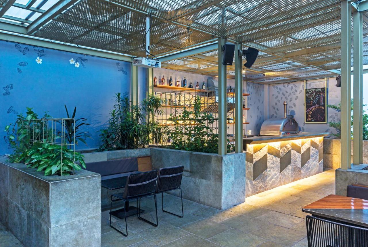 Hotel Crystal Palace Мирут Екстериор снимка