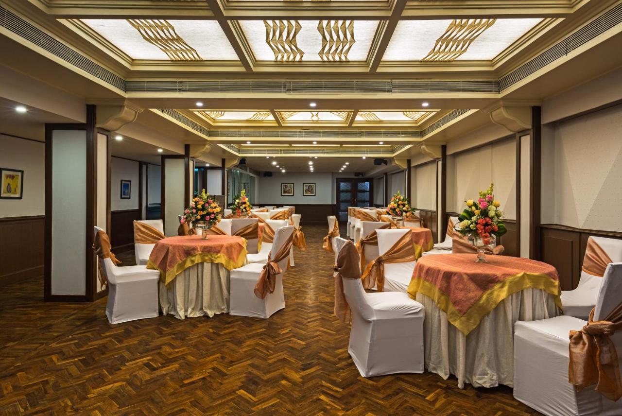 Hotel Crystal Palace Мирут Екстериор снимка