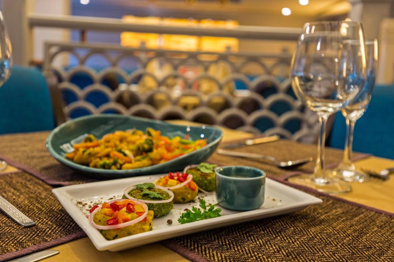 Hotel Crystal Palace Мирут Екстериор снимка