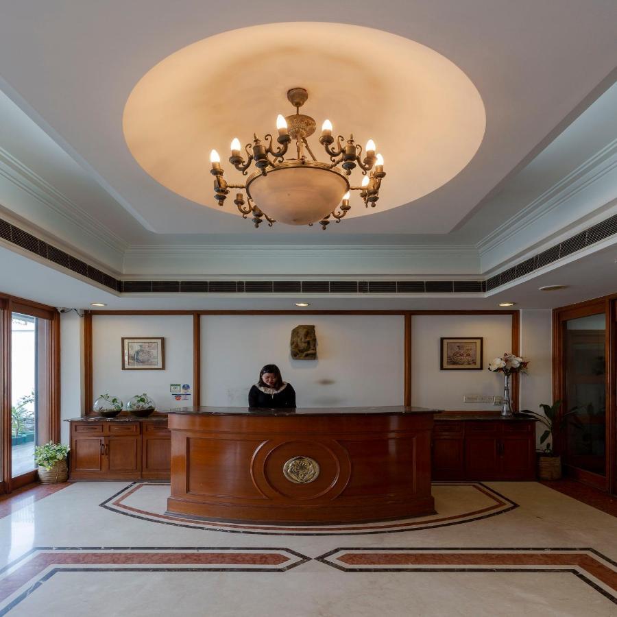 Hotel Crystal Palace Мирут Екстериор снимка