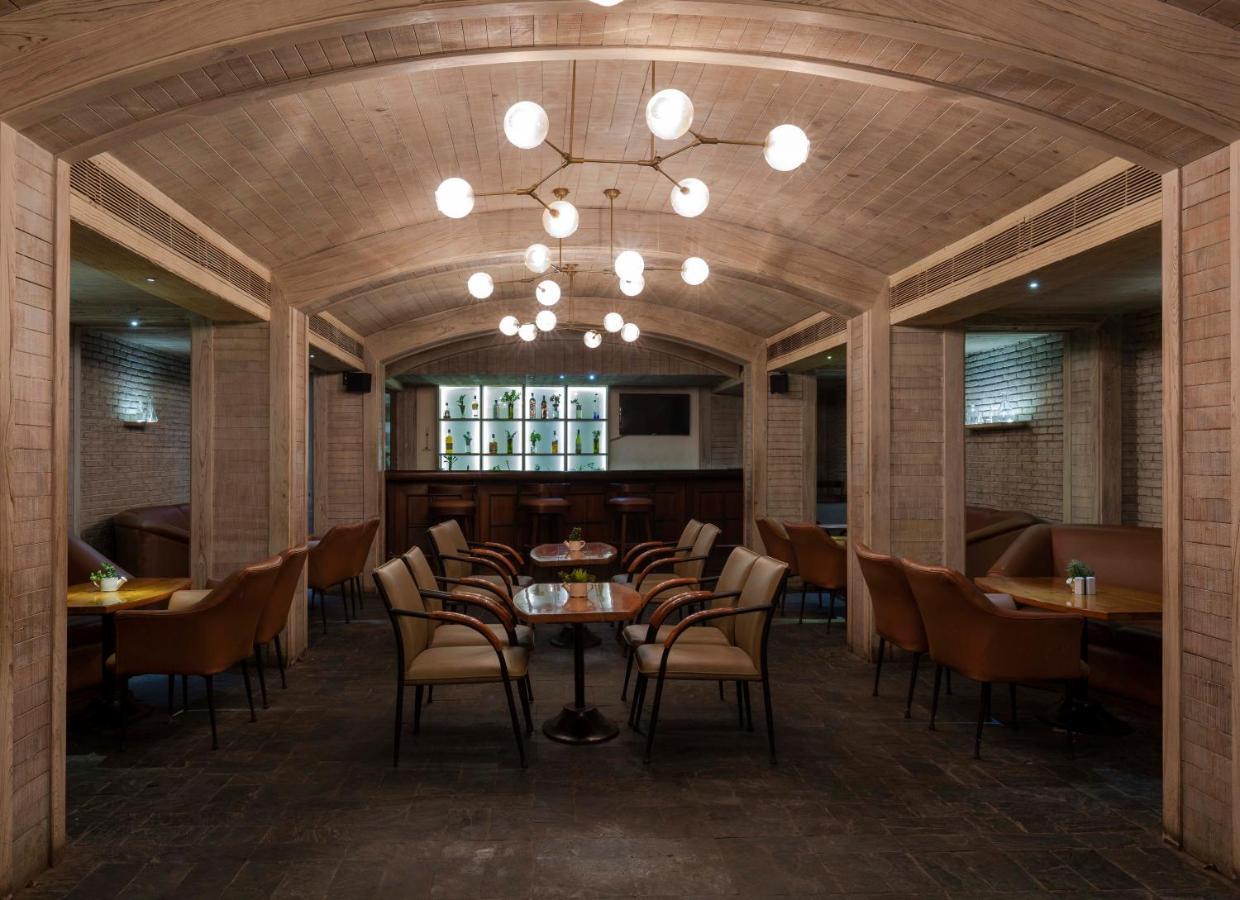 Hotel Crystal Palace Мирут Екстериор снимка