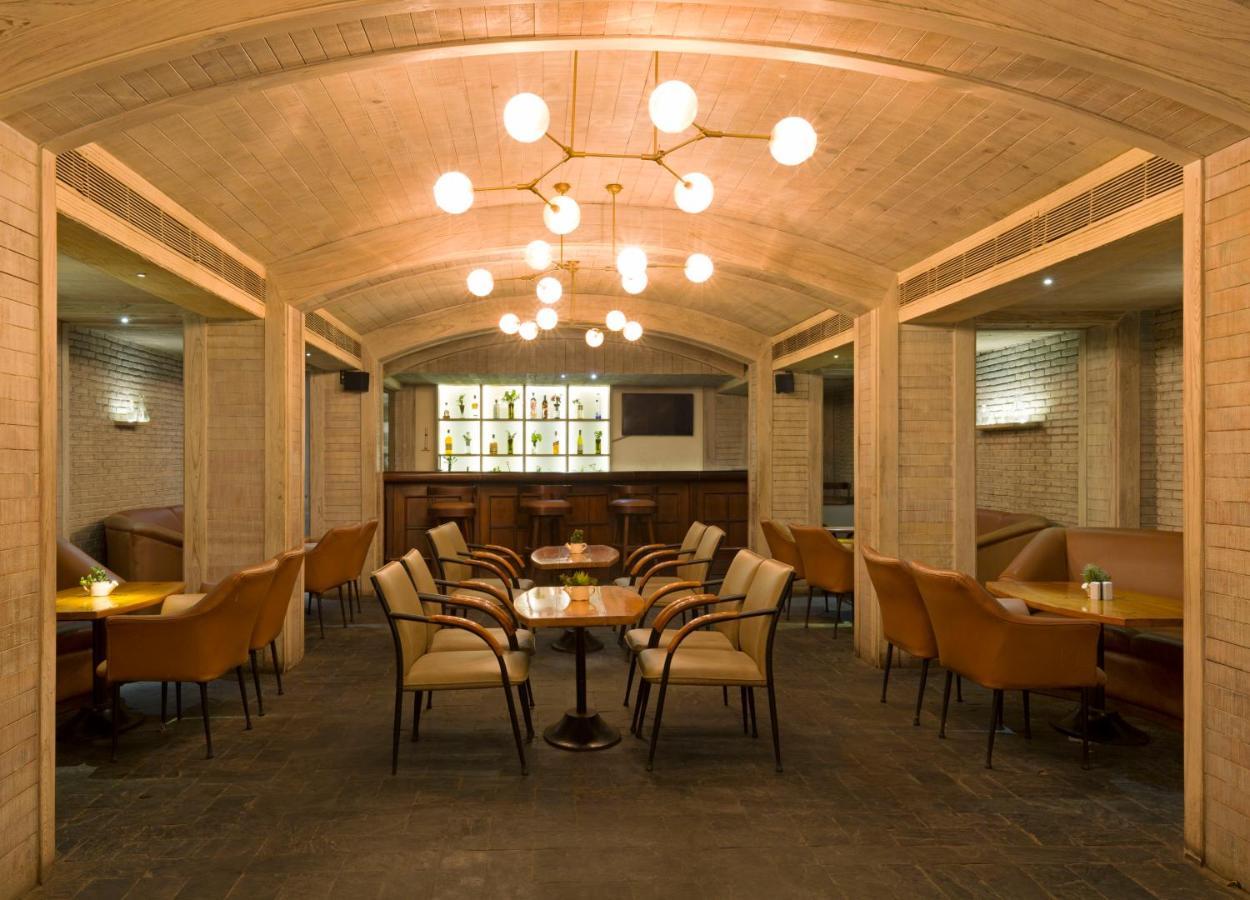 Hotel Crystal Palace Мирут Екстериор снимка