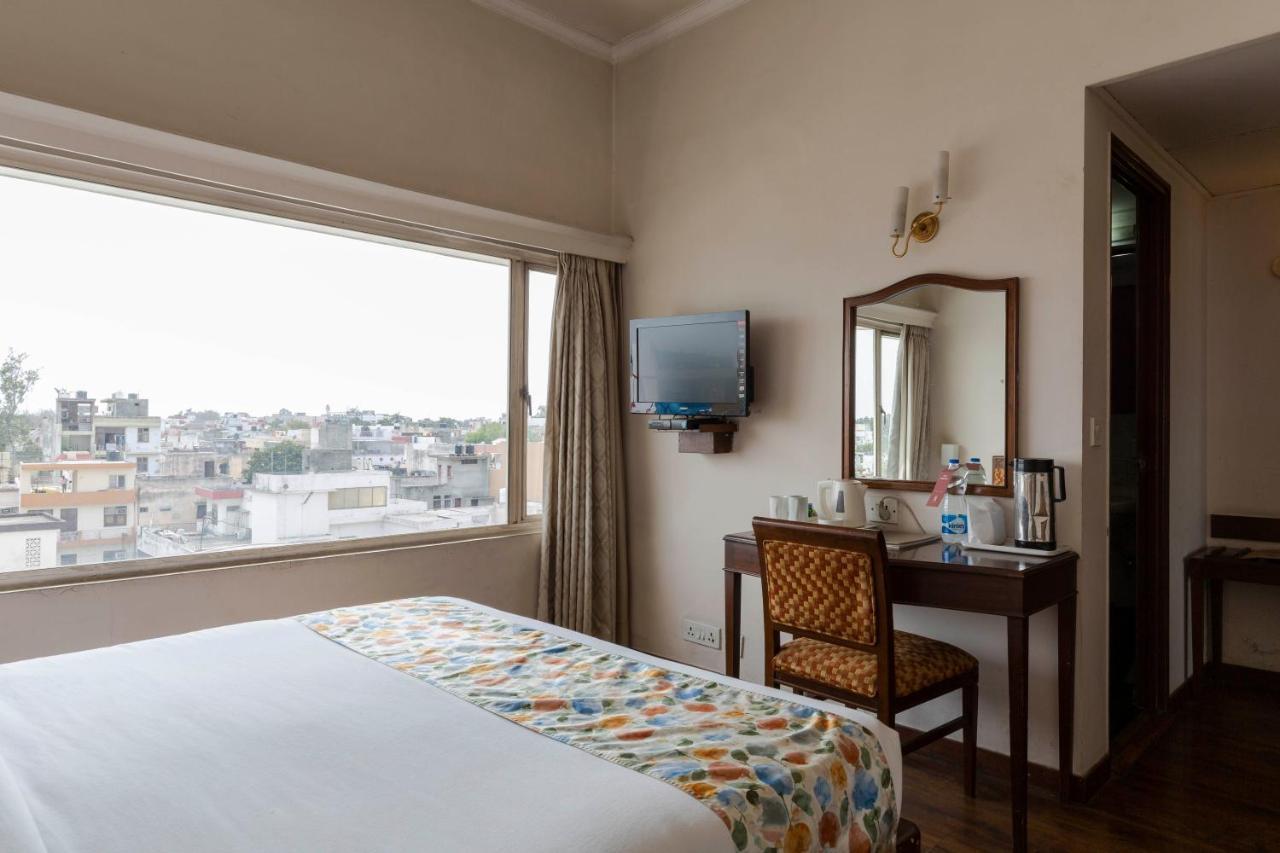 Hotel Crystal Palace Мирут Екстериор снимка