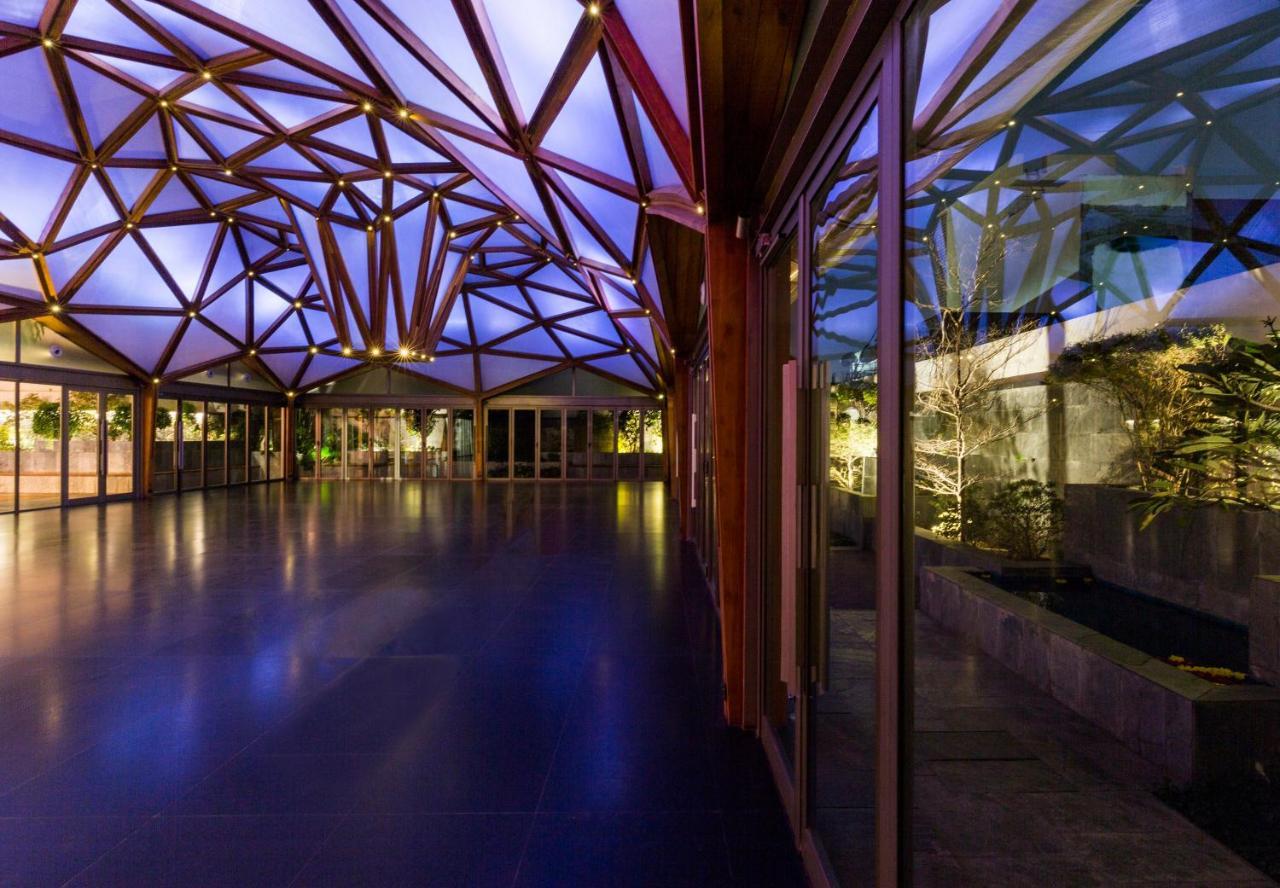 Hotel Crystal Palace Мирут Екстериор снимка