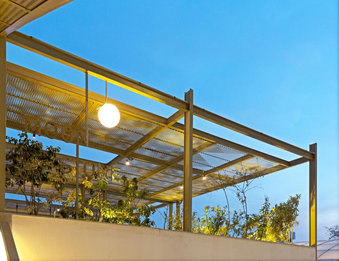 Hotel Crystal Palace Мирут Екстериор снимка