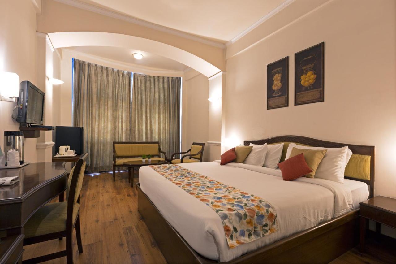 Hotel Crystal Palace Мирут Екстериор снимка