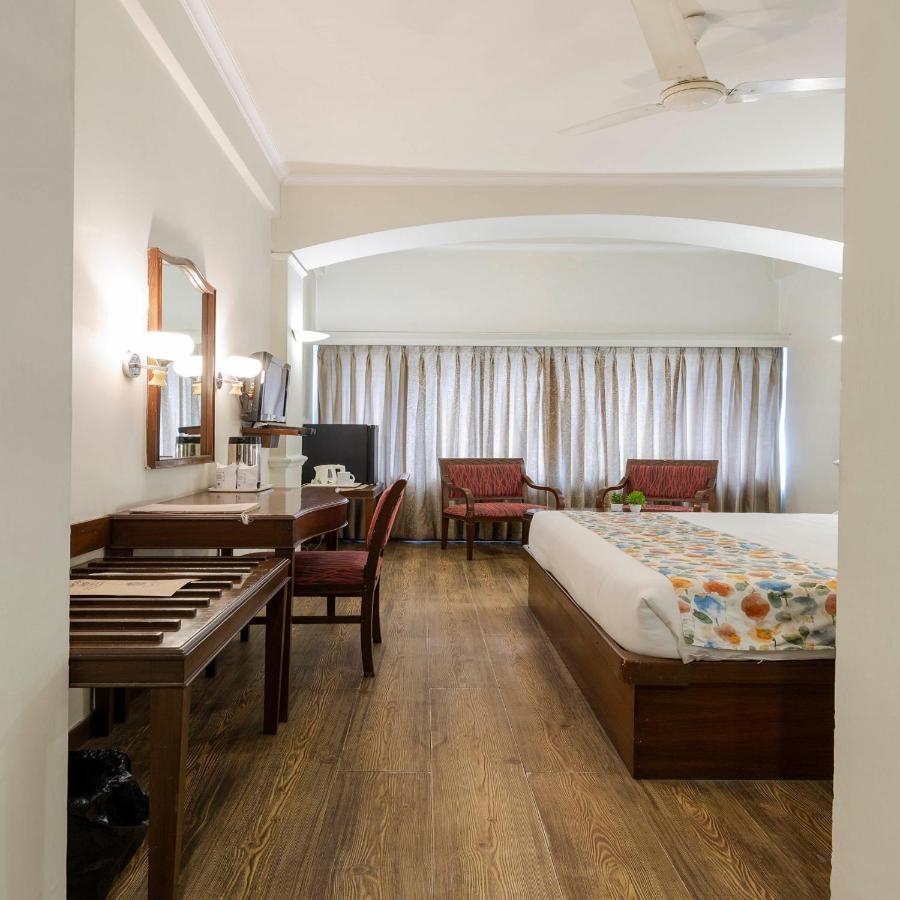 Hotel Crystal Palace Мирут Екстериор снимка