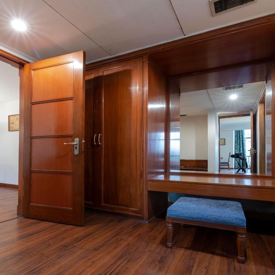 Hotel Crystal Palace Мирут Екстериор снимка