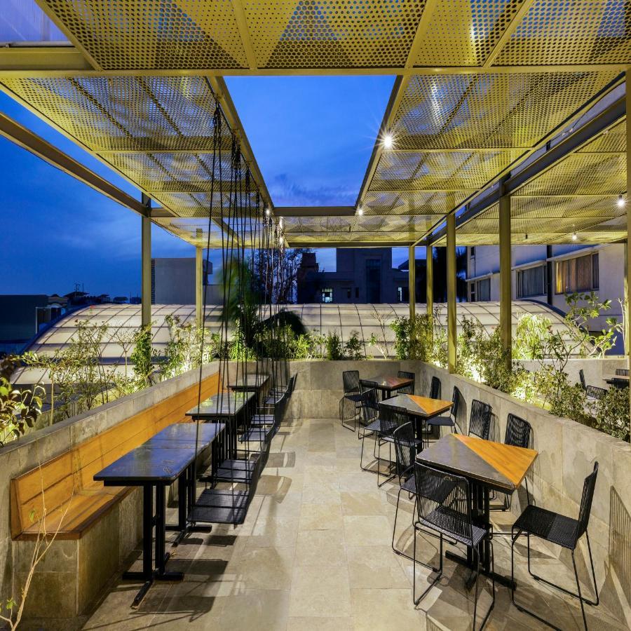 Hotel Crystal Palace Мирут Екстериор снимка