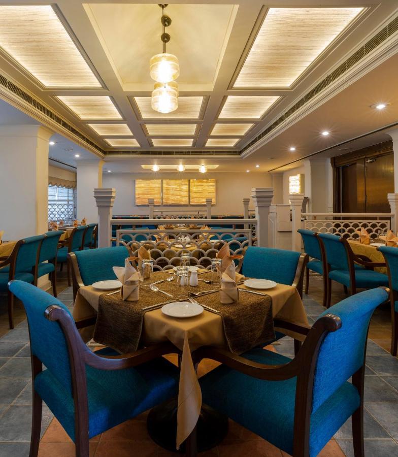 Hotel Crystal Palace Мирут Екстериор снимка