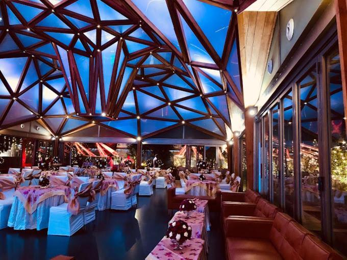 Hotel Crystal Palace Мирут Екстериор снимка