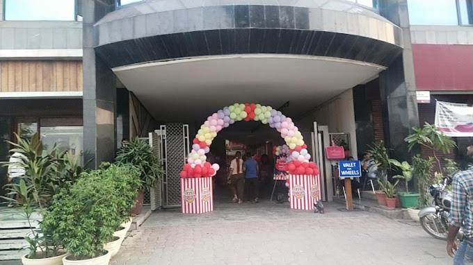 Hotel Crystal Palace Мирут Екстериор снимка