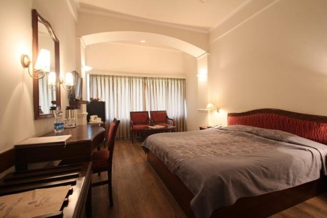Hotel Crystal Palace Мирут Екстериор снимка